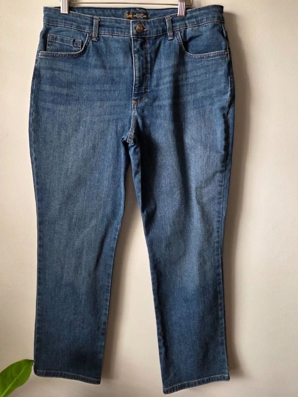 EUC LEE RELAXED FIT STRAIGHT LEG SLIMMING HIGH RISE JEAN SIZE 14 SHORT